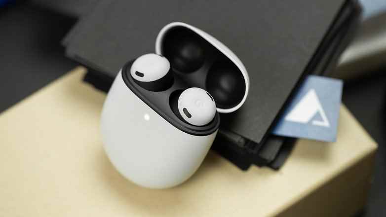 Google Pixel Buds Pro şarj kutusu