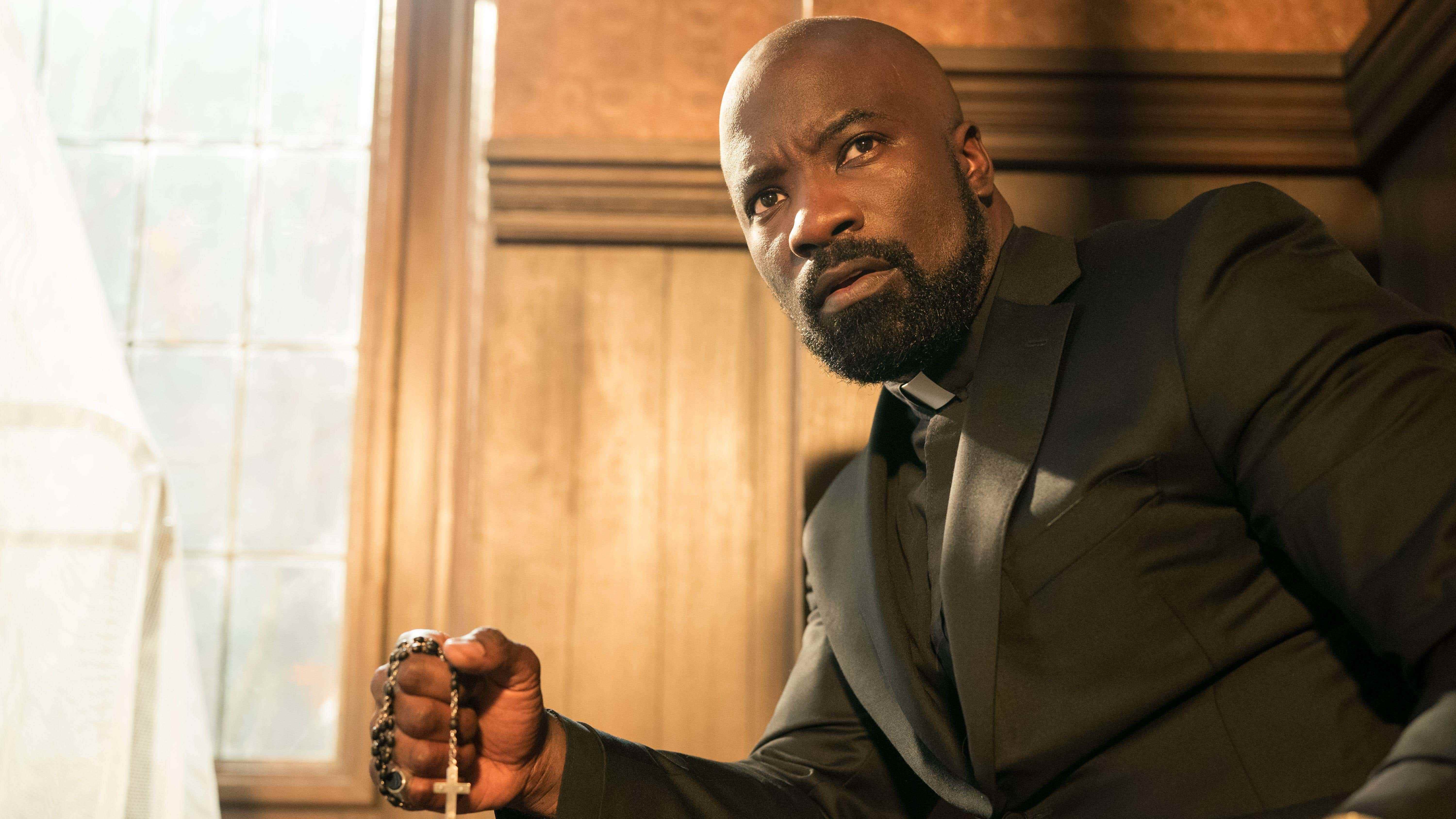 Evil'de David Acosta rolünde Mike Colter