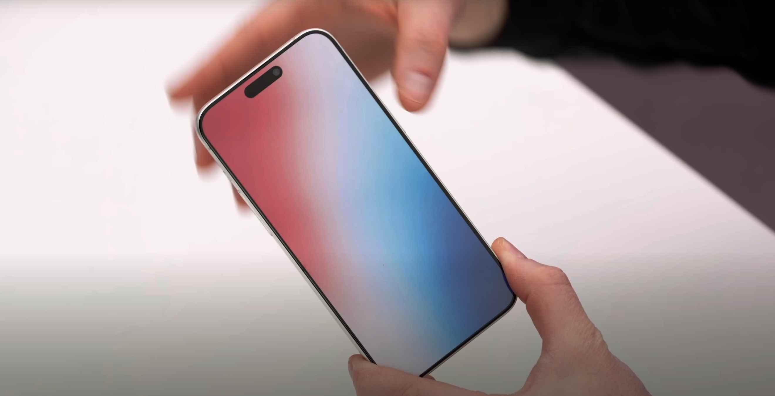 İnce çerçeveli iPhone 15 Pro Max maketi