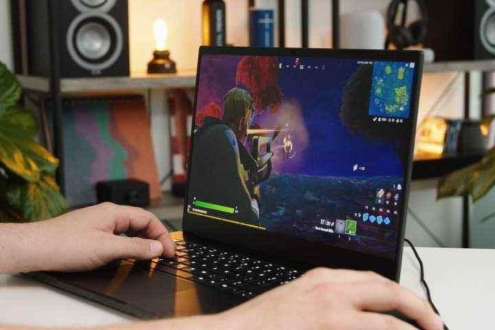 Razer Blade 15 çalıştıran Fortnite.