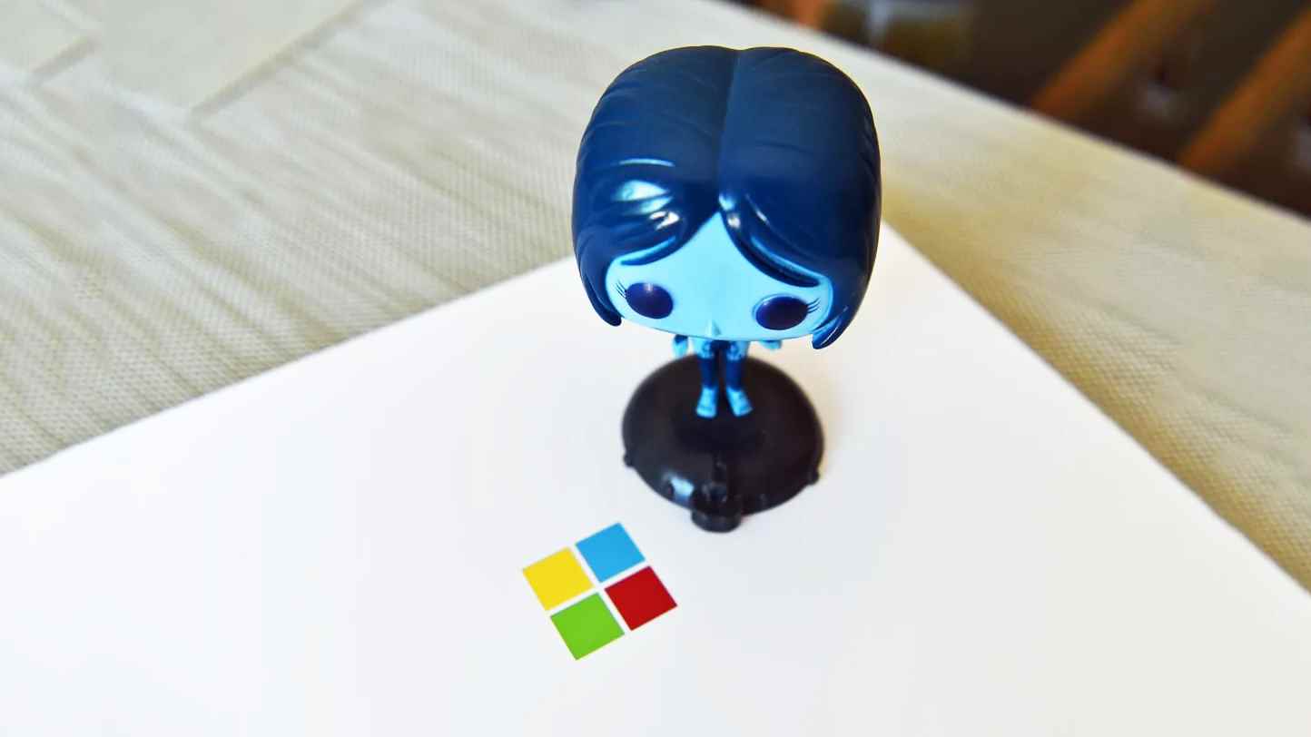 Cortana ve Microsoft logosu