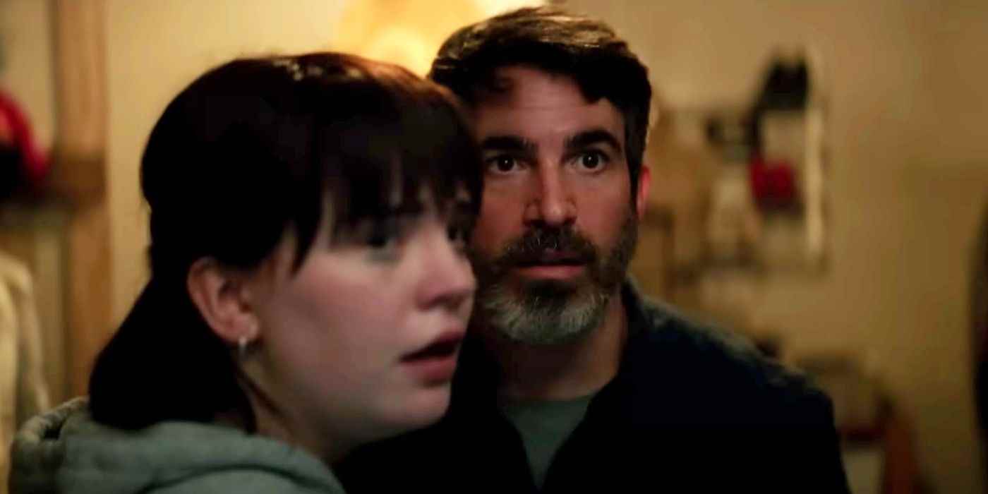 The Boogeyman'da Sophie Thatcher ve Chris Messina korkmuş görünüyor.