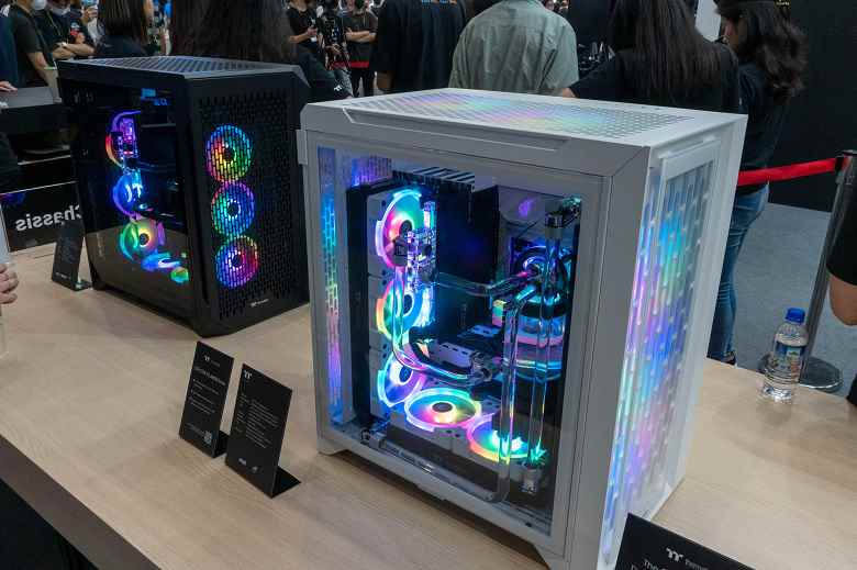 Thermaltake, Tower 200 Kasasını ve Pazarın İlk 12VHPWR Bronz Güç Kaynağını Computex 2023'te Tanıttı