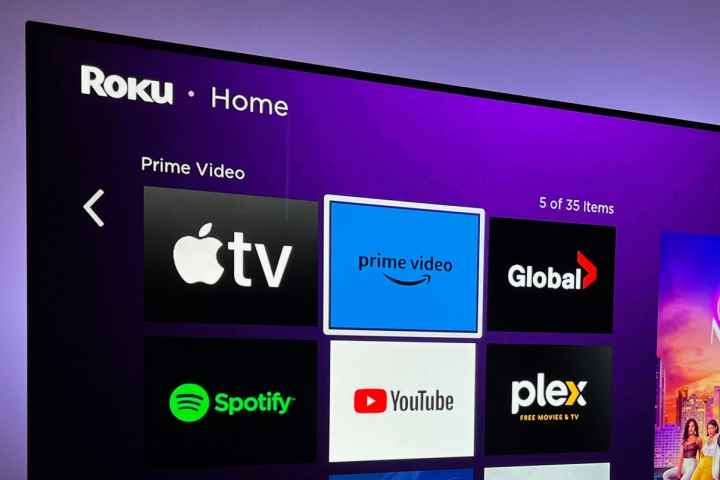 Üzerinde Roku bulunan ve Amazon Prime Video'yu vurgulayan bir TV ekranı.