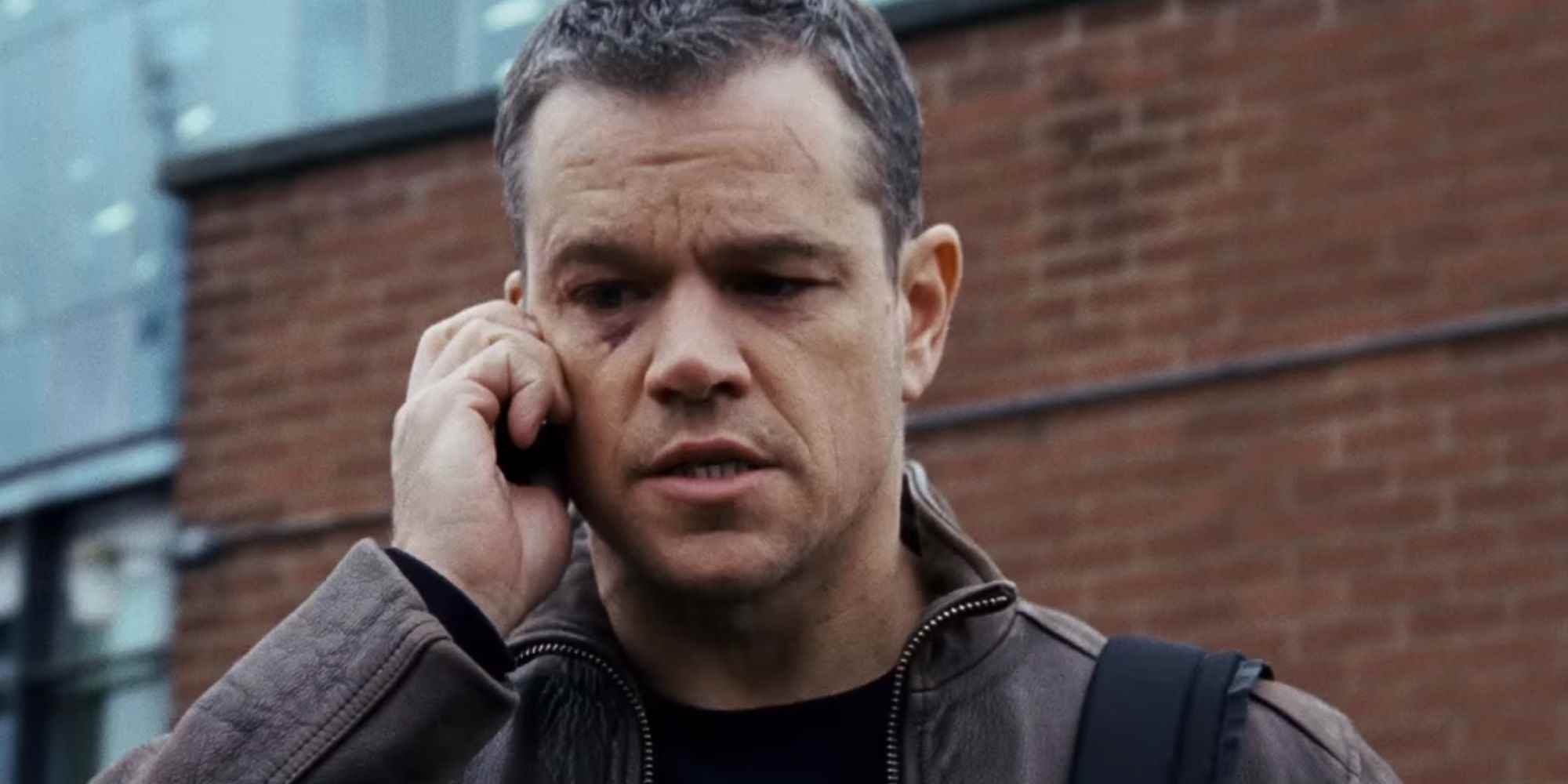 Jason Bourne'da telefonda Jason Bourne rolünde Matt Damon