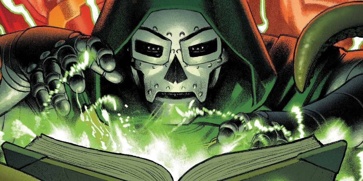 Darkhold ile Doctor Doom. 