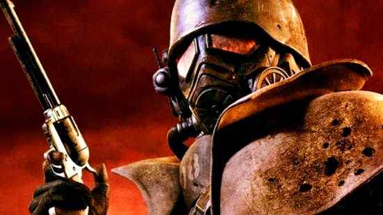 Bethesda yaz indirimi - Fallout New Vegas'ta koruyucu zırhlı ve gaz maskeli bir adam.