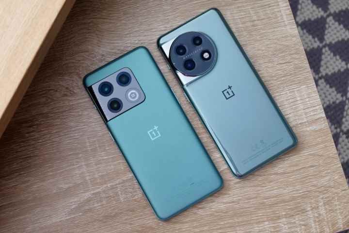 OnePlus 11 ve OnePlus 10 Pro'nun arkası.