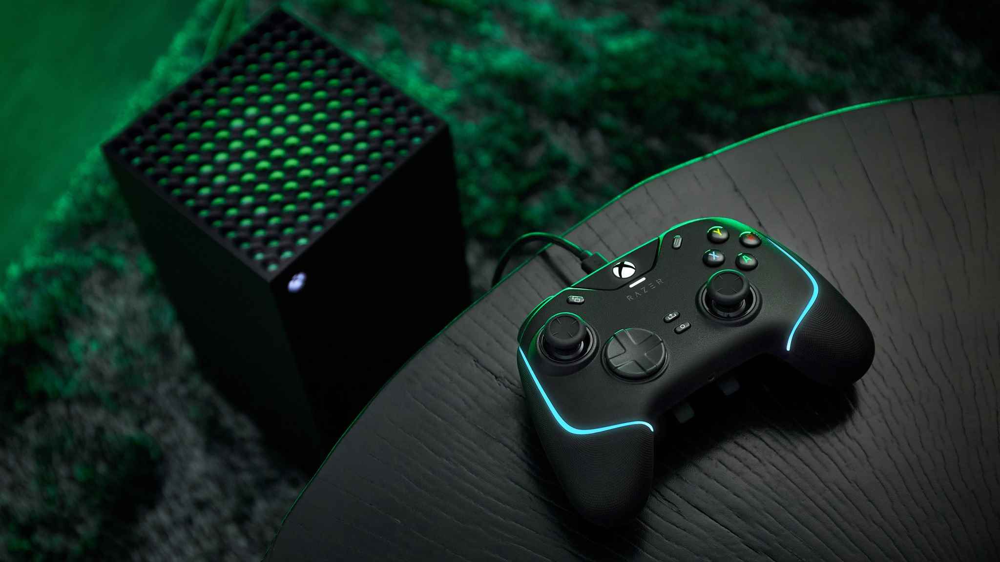 Razer Wolverine V2 Chroma Pro Xbox kablolu kumanda.