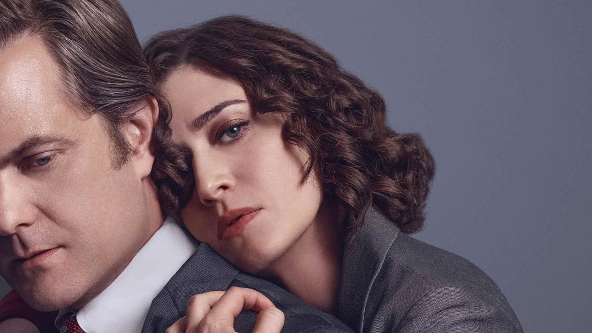 Joshua Jackson ve Lizzy Caplan'ın yer aldığı Fatal Attraction afişi