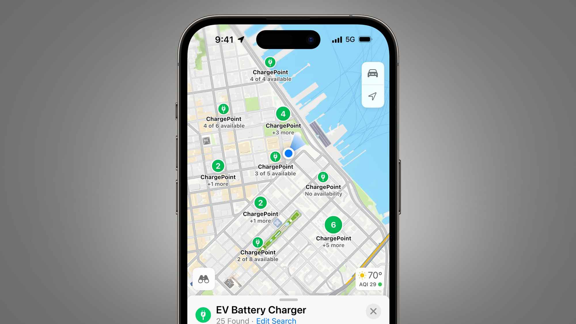 Apple Maps EV şarj konumlarını gösteren bir telefon ekranı