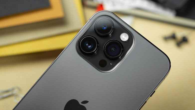 iPhone 14 Pro Max'in arkadan görünümü