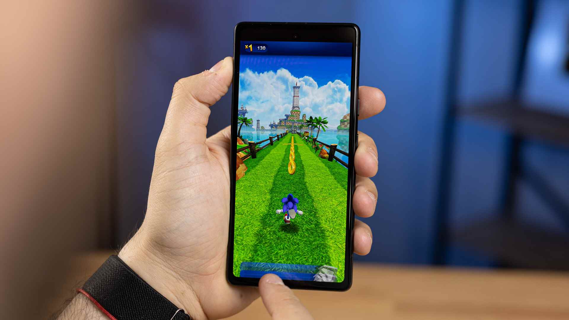 Sonic mavi, Green Hill... Yeşil.  |  Resim kredisi - PhoneArena - Google, Dinamik Tema oluşturmayı sevdiğinizi duyduğu için Play Store'u etkilemesini engelledi mi?