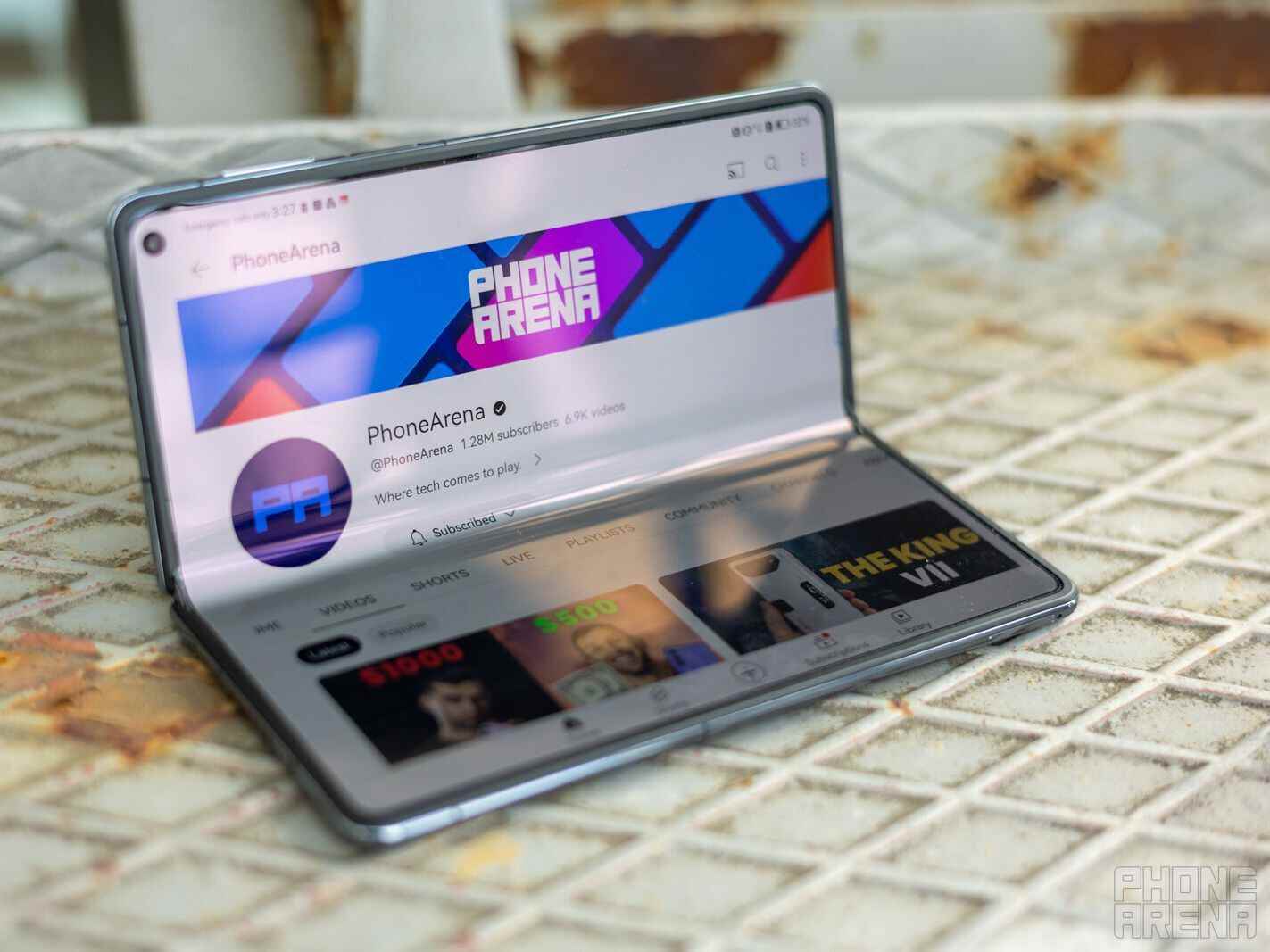 Huawei Mate X3, şirketin aynı zamanda katlanabilir olan en yeni akıllı telefonlarından biridir.  |  Resim kredisi - PhoneArena - Huawei AB ve ABD'de yasaklandıysa, en son projelerini nerede geliştirdiğini tahmin edebilir misiniz?