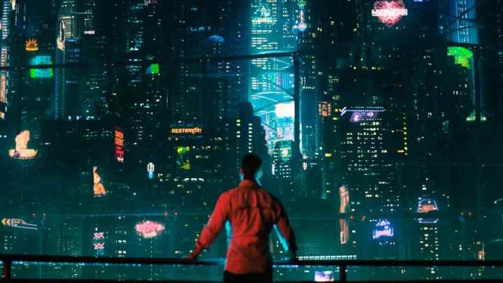 Netflix'in Altered Carbon filminden bir sahne.