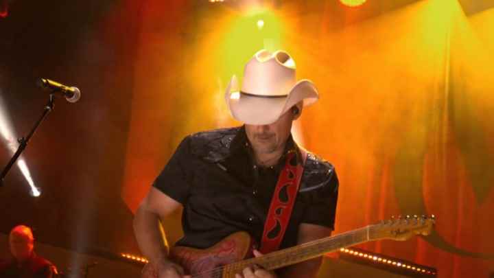 Brad Paisley, CMT'nin Let Freedom Sing promosunda.