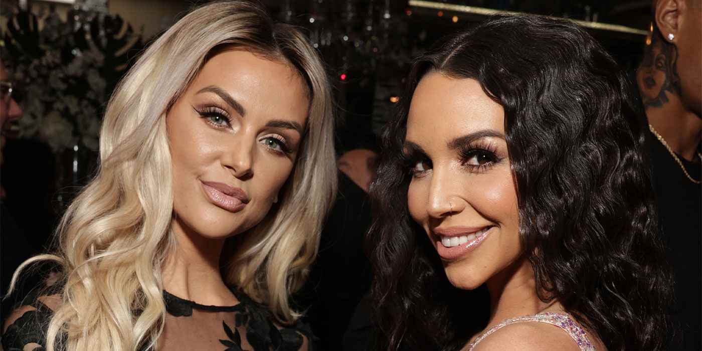 Vanderpump Kuralları'ndan Lala Kent ve Scheana Shay gülümsüyor