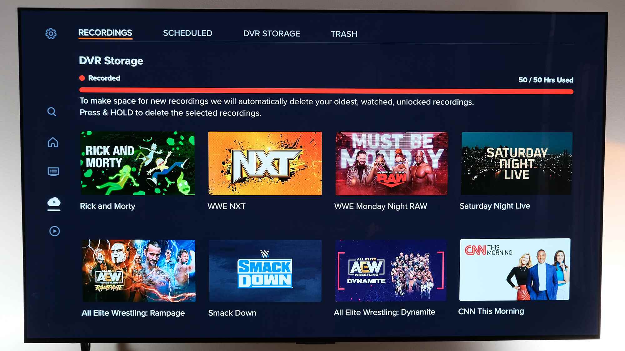 Duvara monte bir TV'de Sling TV'deki DVR sayfası