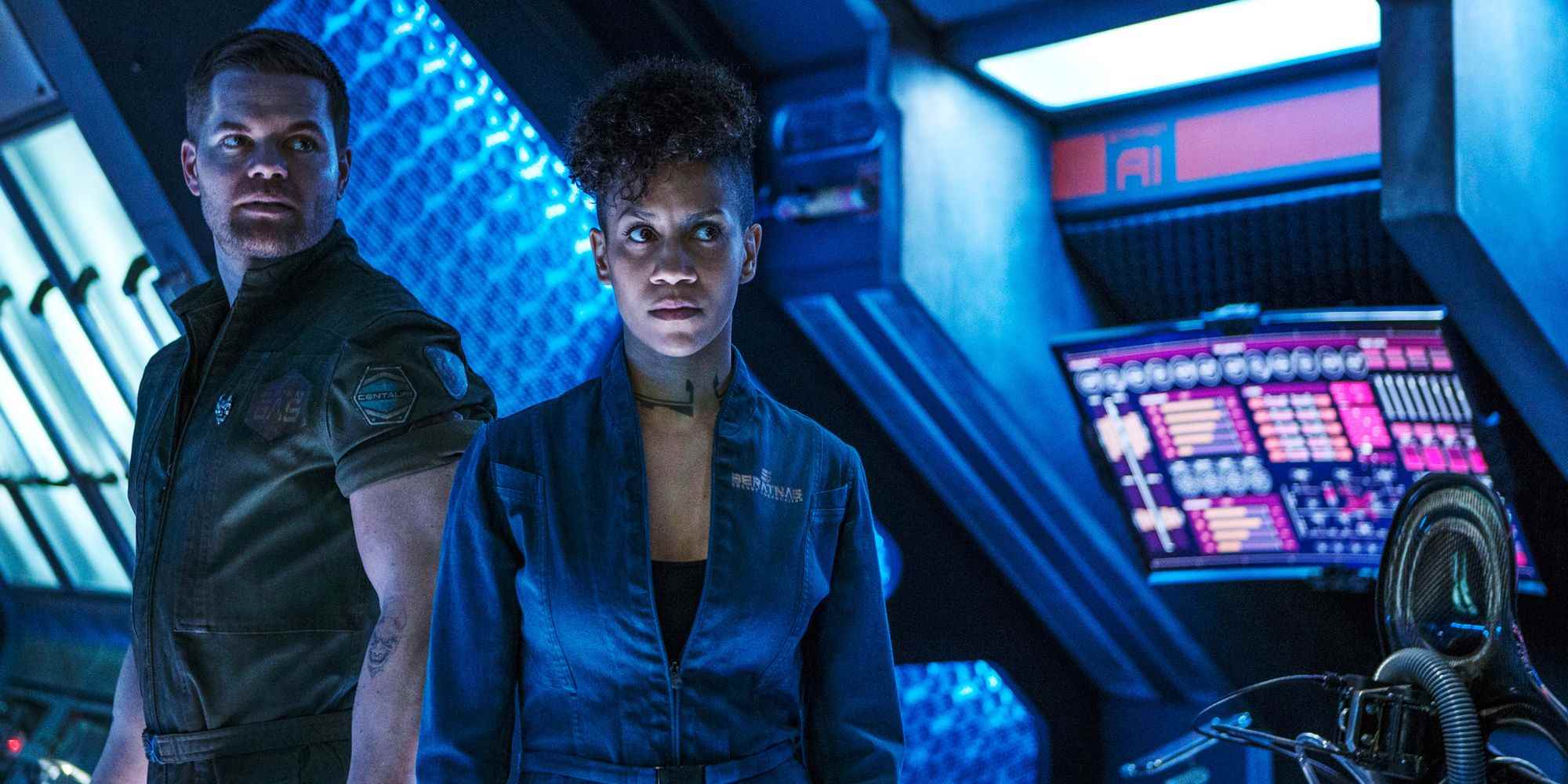 The Expanse'de Wes Chatham ve Dominique Tipper.