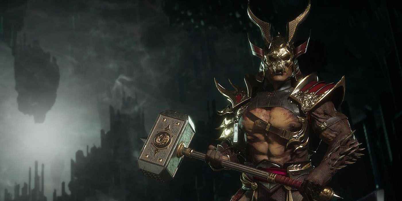 Mortal Kombat'tan Shao Kahn çekicini tutuyor