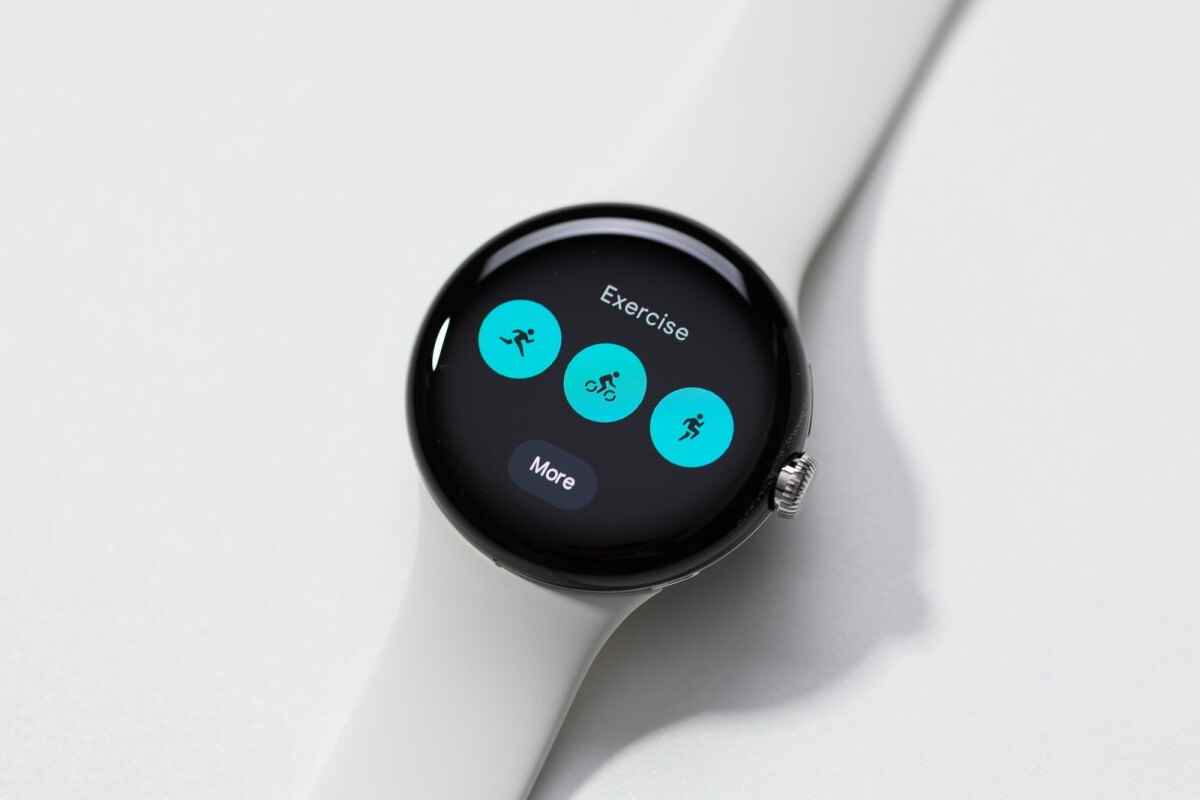 Pixel Watch 2'nin sağlık ve fitness departmanında öncüsünden (burada resmedilmiştir) daha fazlasını yapması muhtemeldir.  - Google'ın yaklaşmakta olan Pixel Watch 2'si için bir büyük değişiklik ve bir küçük fitness yükseltmesi verildi