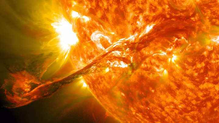 Bilim adamları, radyo iletişimini etkileyebilecek 'güçlü' güneş patlaması aktivitesi hakkında uyarıyor
