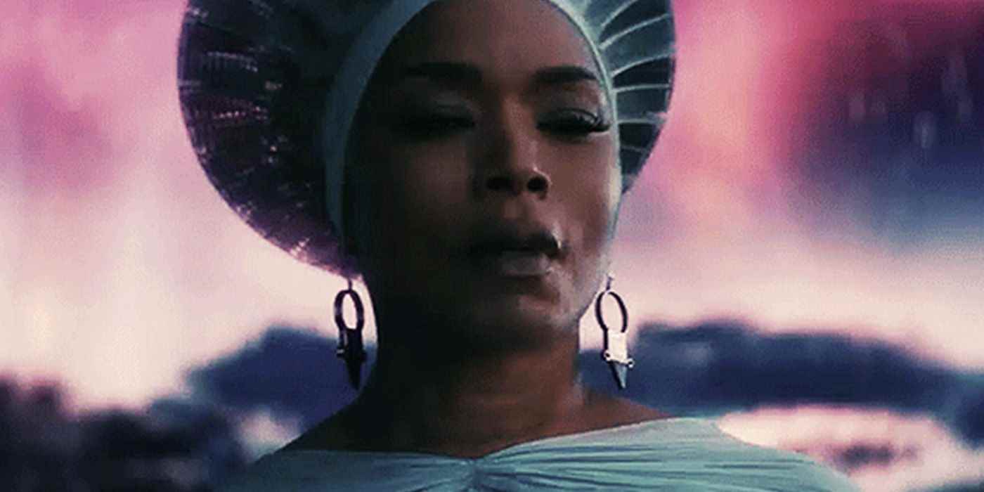 angela bassett sonsuza dek wakanda kraliçesi ramonda olarak