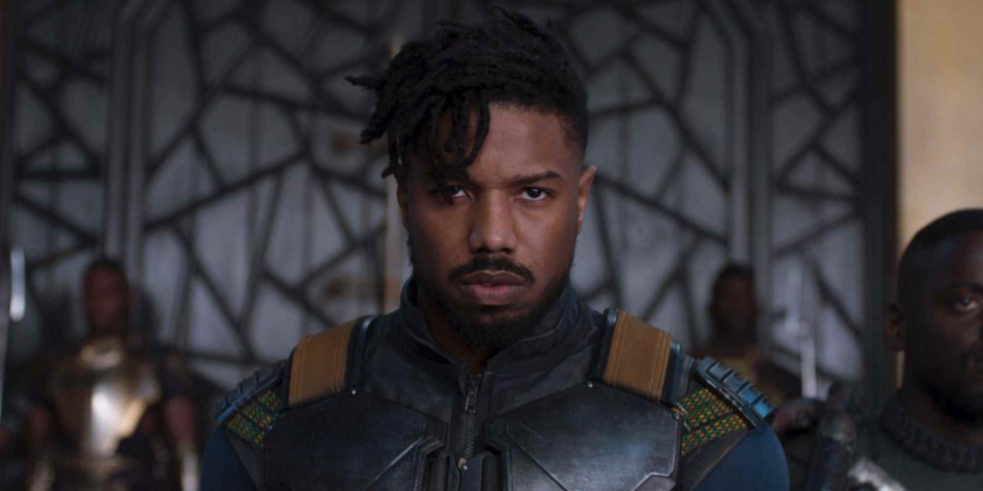 Black Panther'de Michael B. Jordan'ın Killmonger'ının T'Challa'ya götürülürken çekilmiş bir ekran görüntüsü