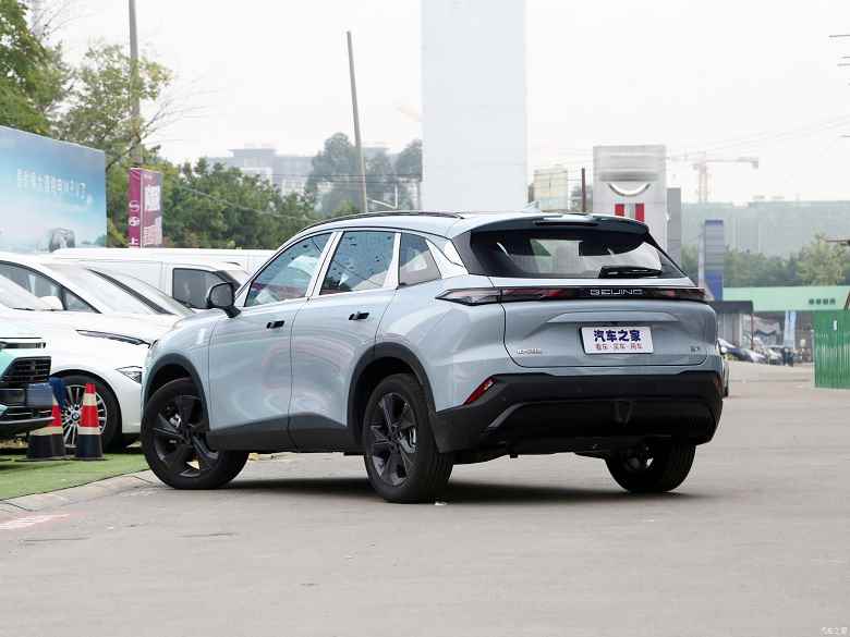 188 hp, 60 inç projeksiyon ekranı, HarmonyOS ve dijital dikiz aynaları 13.900 dolardan başlayan fiyatlarla.  BAIC X55 II sunuldu - kategorisindeki en gelişmiş crossover