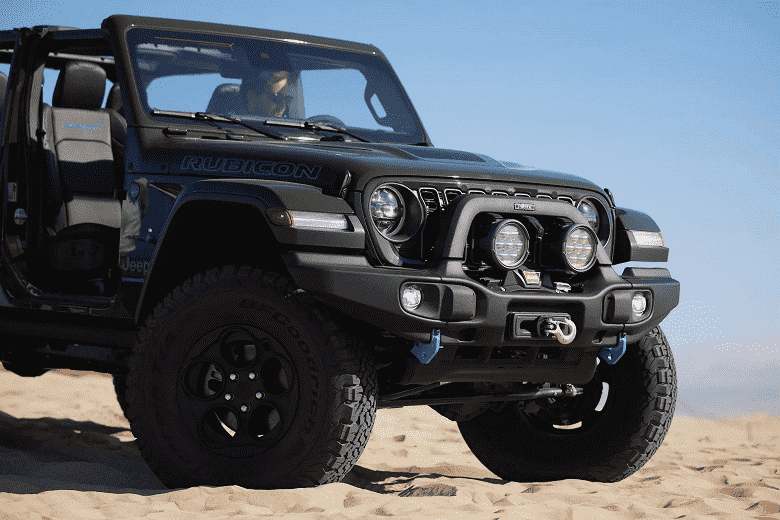 Zorlu off-road için Jeep Wrangler 2024: ek donanım paketleri sunuldu