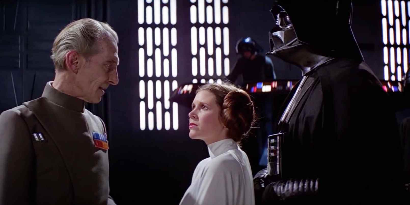 Yeni Bir Umut'ta Leia, Darth Vader ve Grand Moff Tarkin'in arasında