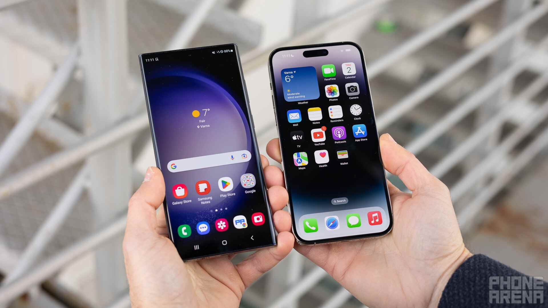 Resim kredisi - PhoneArena - Apple yıllarca yazılım desteği sunuyor, peki iPhone hayranları neden her iki yılda bir yükseltme yapıyor?