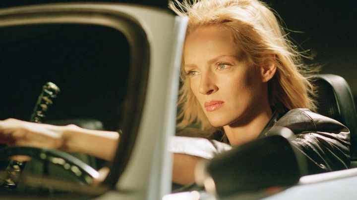 Uma Thurman, Kill Bill: Volume 2 filminde araba kullanan Gelin rolünde.