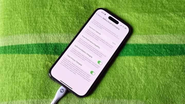 Pil ve Sağlık durumunu gösteren iPhone 14 Pro