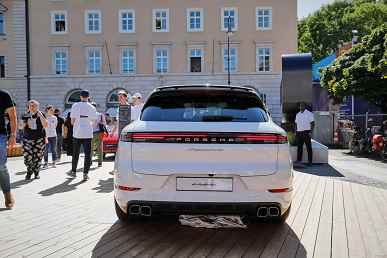 En güçlü Porsche Cayenne böyle görünüyor.  En yeni Porsche Cayenne Turbo E-Hybrid 2024 Münih Otomobil Fuarı'nda gösterildi