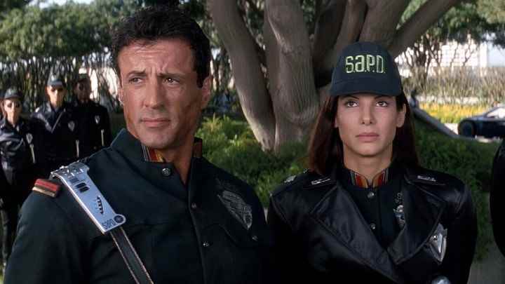 Demolition Man'de Sylvester Stallone ve Sandra Bullock.