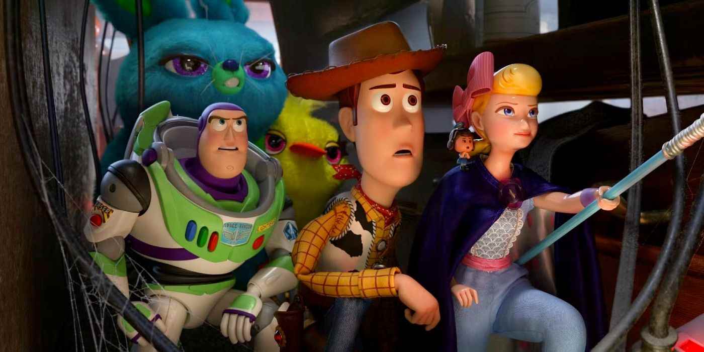 Oyuncak Hikayesi 4'te Woody Buzz ve Bo Pee.