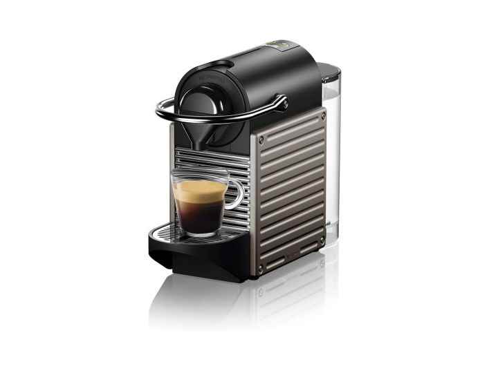 Nespresso Pixie Espresso Makinesi ürün görseli ve kahve.