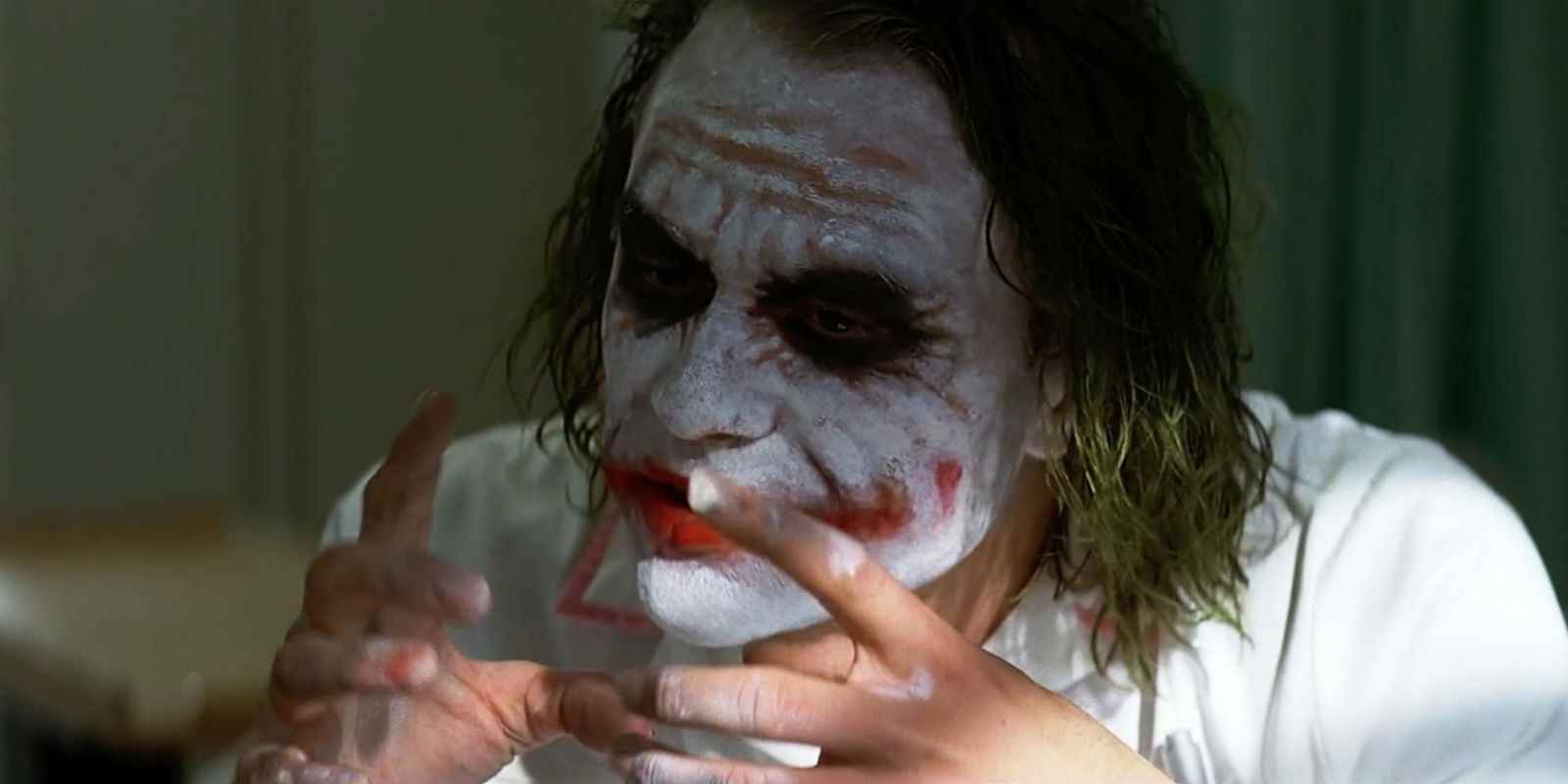 Heath Ledger, The Dark Knight'ta hemşire kılığında Joker rolünde