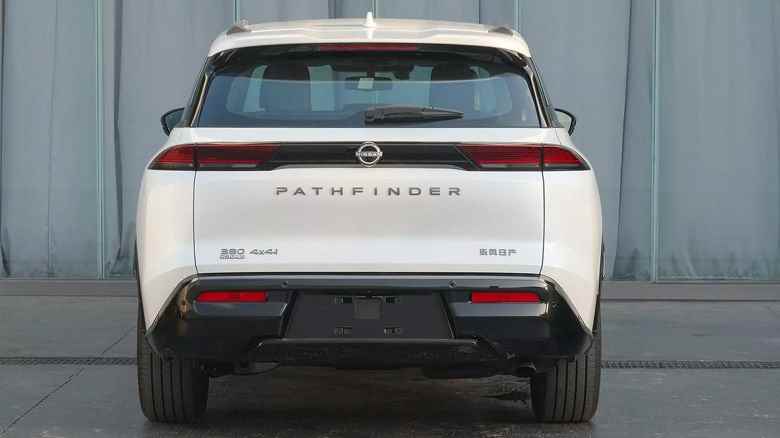 Yeni (ve büyük) Nissan Pathfinder'ın gizliliği kaldırıldı: uzunluk 5,13 m, 252 hp.  ve 9 vitesli otomatik