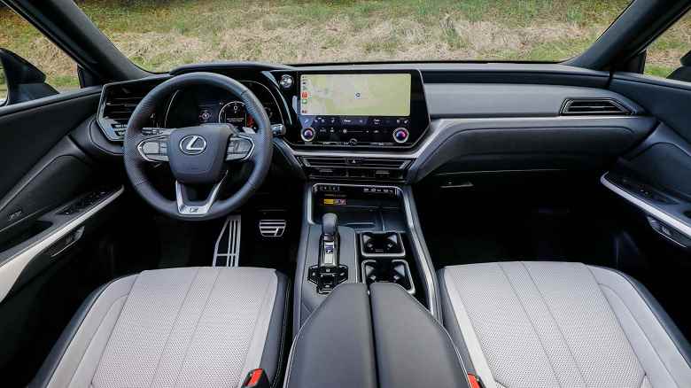 Gürültülü, rüzgarlı ve turbo gecikmeli.  En yeni crossover Lexus TX 2024, satışların başlamasından birkaç hafta önce ilk test sürüşünü geçti