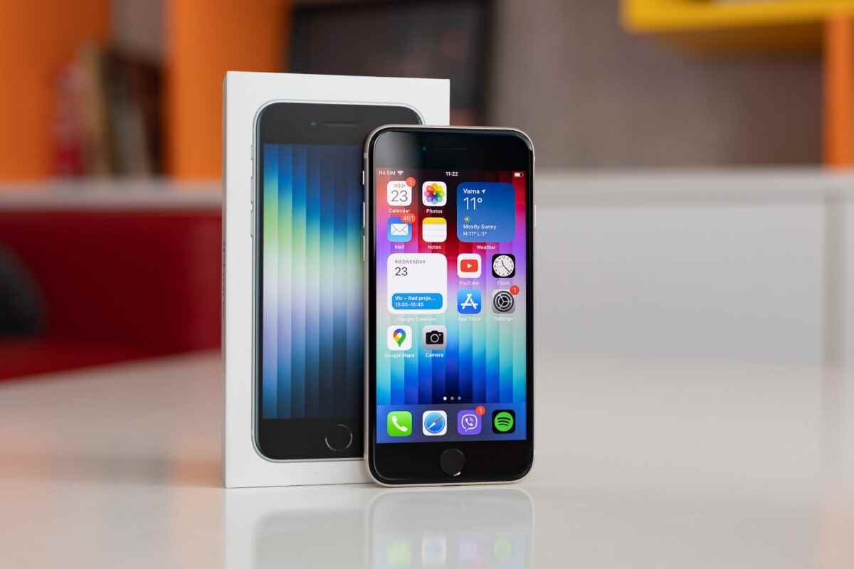 Dürüst olmak gerekirse şu anda Apple'ın merakla beklenen iPhone SE 3 devamının (burada resimde) ne zaman çıkacağına dair hiçbir fikrimiz yok.  - Yeni rapor, Apple'ın iPhone SE 4 modeli için bir dizi heyecan verici yükseltmenin habercisi oluyor