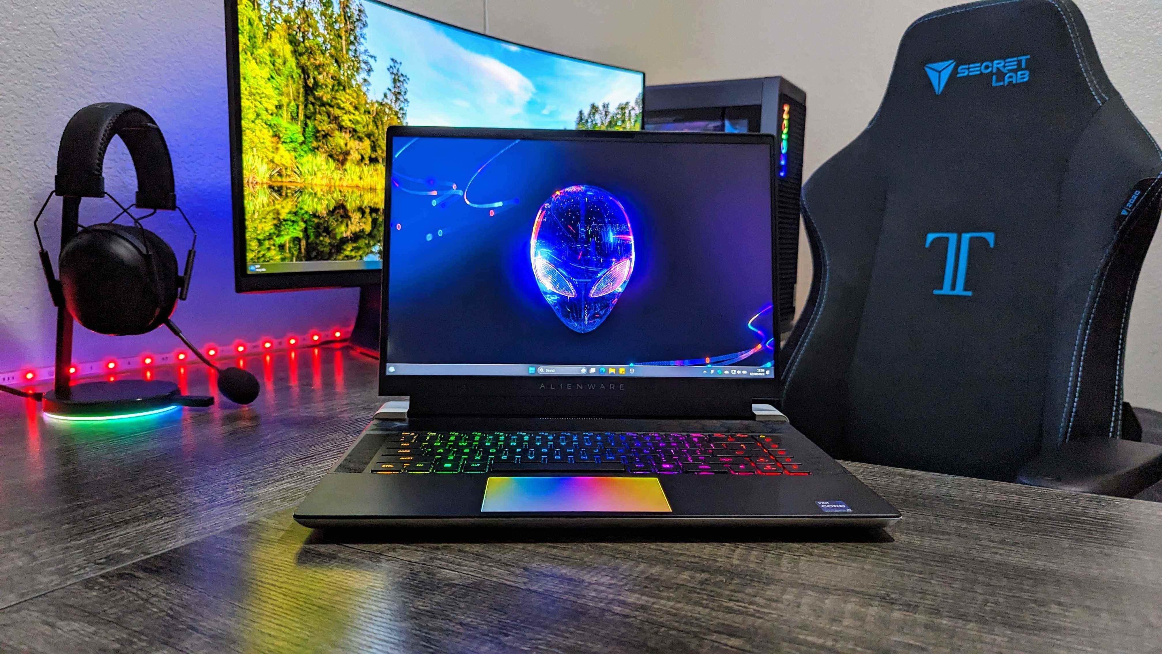 Alienware x16 R1'in görüntüsü.