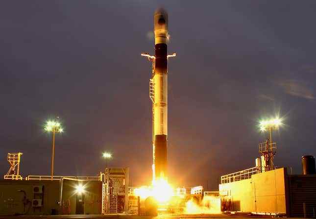 14 Eylül'deki fırlatma sırasında Millenium uydusunu taşıyan Alpha roketi. 
