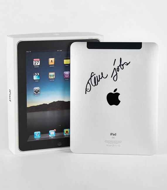 Apple iPad'in arka paneli Steve Jobs tarafından imzalanmıştır - 2010 iPad, Jobs tarafından imzalanmıştır, 2007'de 