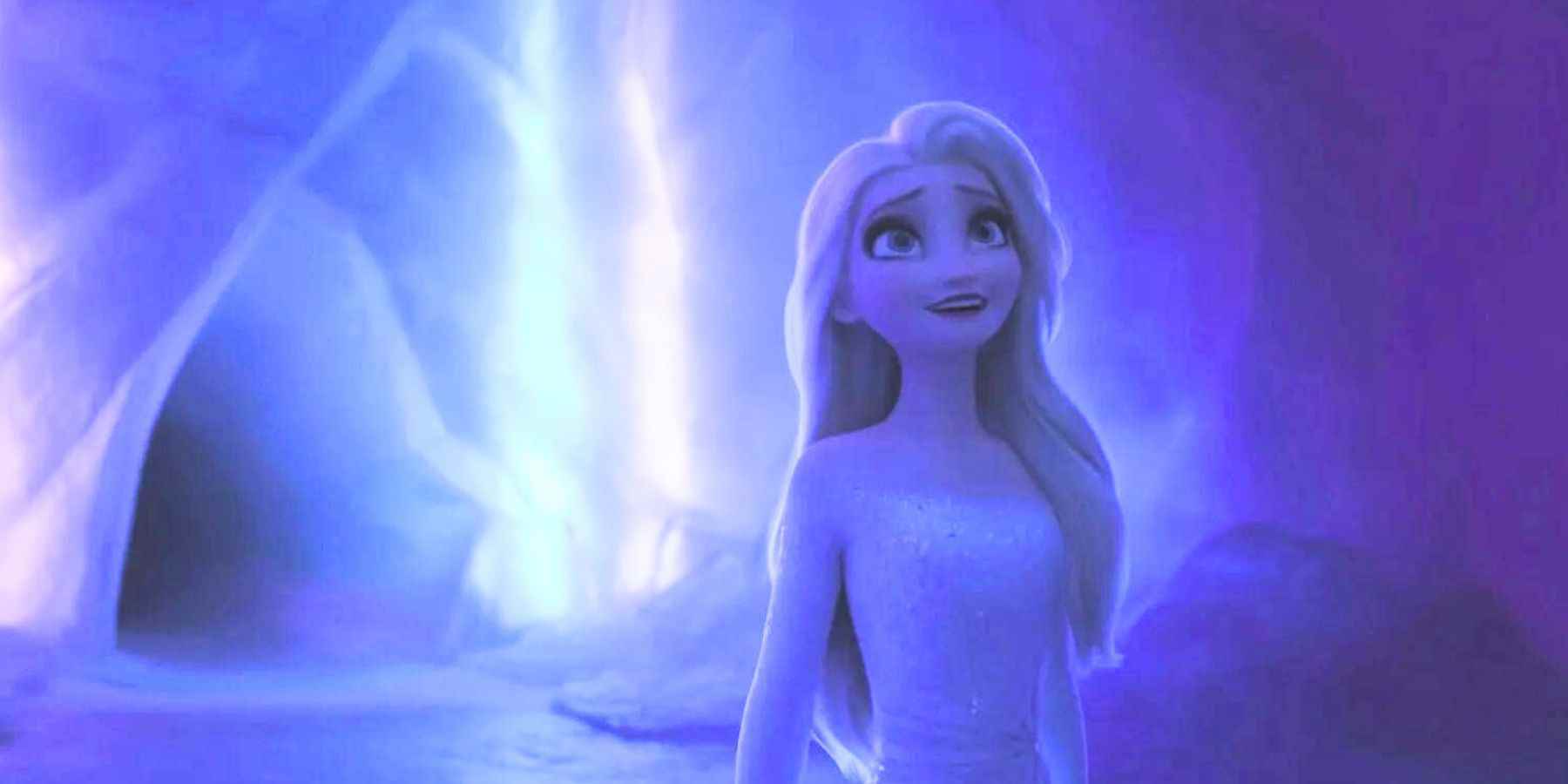 Elsa, Frozen 2'de buzul mağarasında Show Yourself şarkısını söylüyor