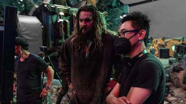 Nasıl ki Aquaman 2 setinde Jason Momoa'yı yönetiyorsa, bırakın fragman dökümümüzü de James Wan yönetsin.