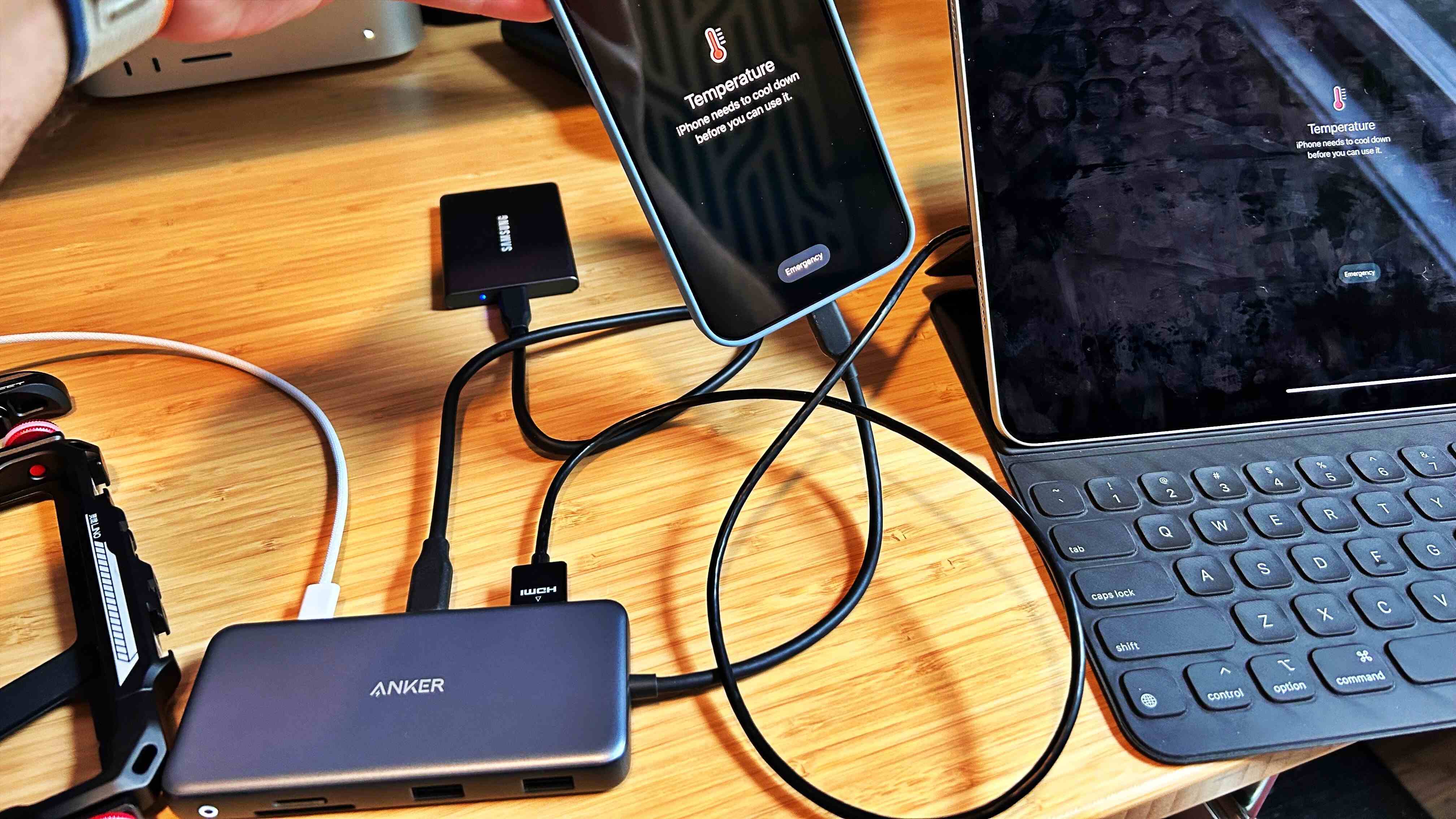 Twitter'da @stephenrobles '15 dakika 32 saniye' diyor.  Bu, iPhone 15 Pro Max'imi şarj ederken, HDMI çıkışı üzerinden Orion iPad uygulamasına izleme yaparken, bir USB-C hub aracılığıyla harici bir SSD'ye 4K60 ProRes videoyu kaydedebildiğim süreydi.  Sonra bu ortaya çıktı.  Ancak video kaydedildi!  Finder'da (178GB) görülen bilgiler şunlardır.'  - USB-C bağlantı noktasının süper güçleri: iPhone 15'i bir Nintendo Switch'e dönüştürme, profesyonel düzeyde kamera, podcast stüdyosu