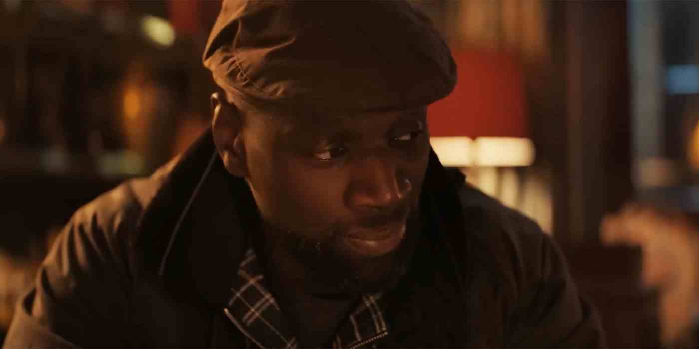 Omar Sy, Lupin 3. bölümde ekrandan dışarı bakıyor