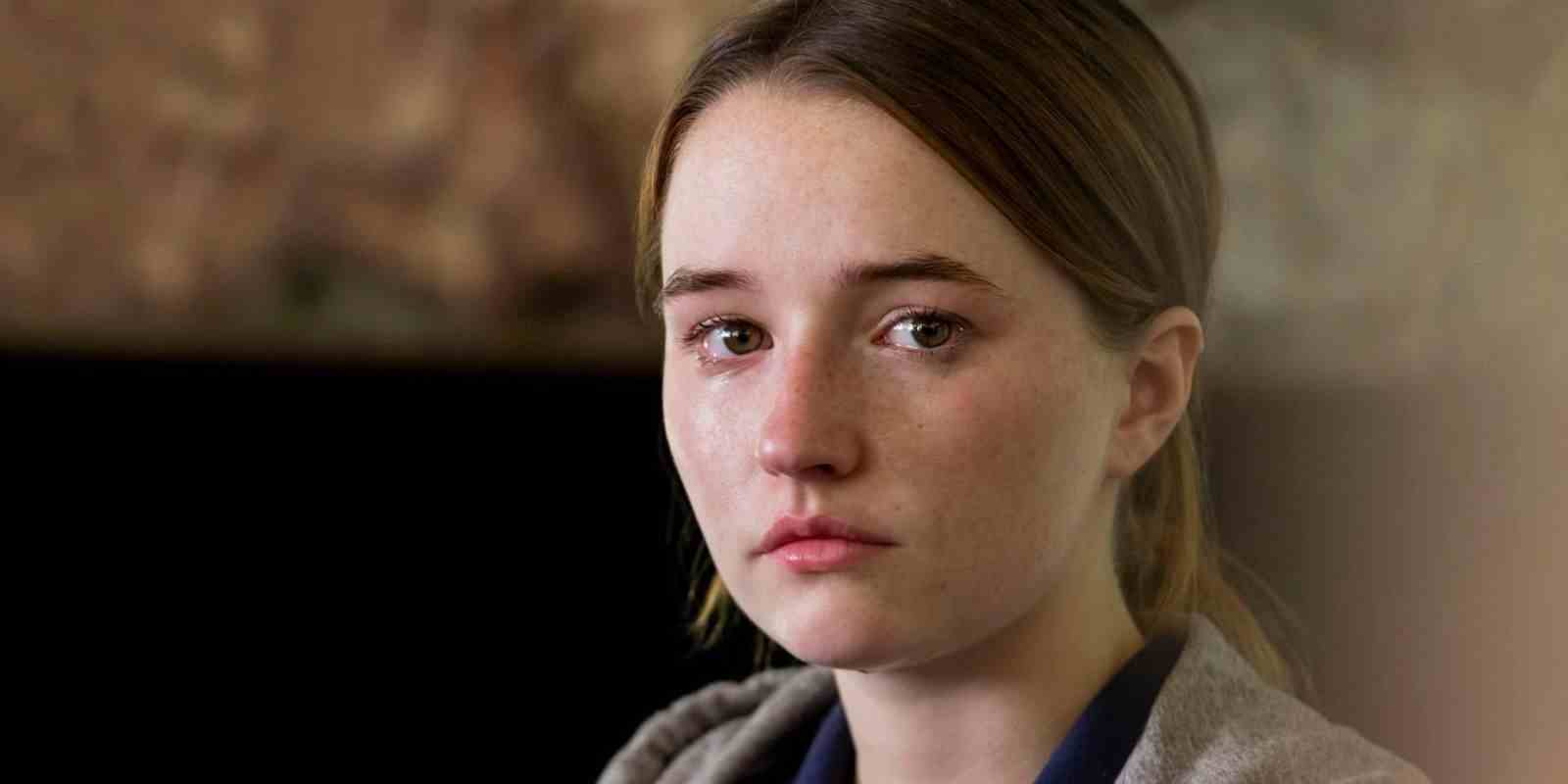 Kaitlyn Dever İnanılmaz Netflix dizisinde ağlıyor